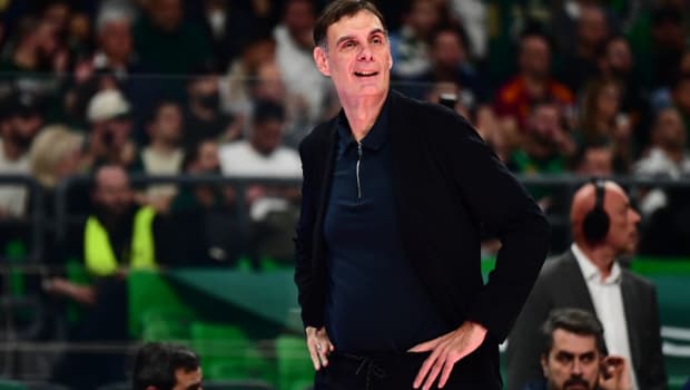 Μπαρτζώκας: Θα κερδίζαμε με 20 πόντους χωρίς χαλάρωση