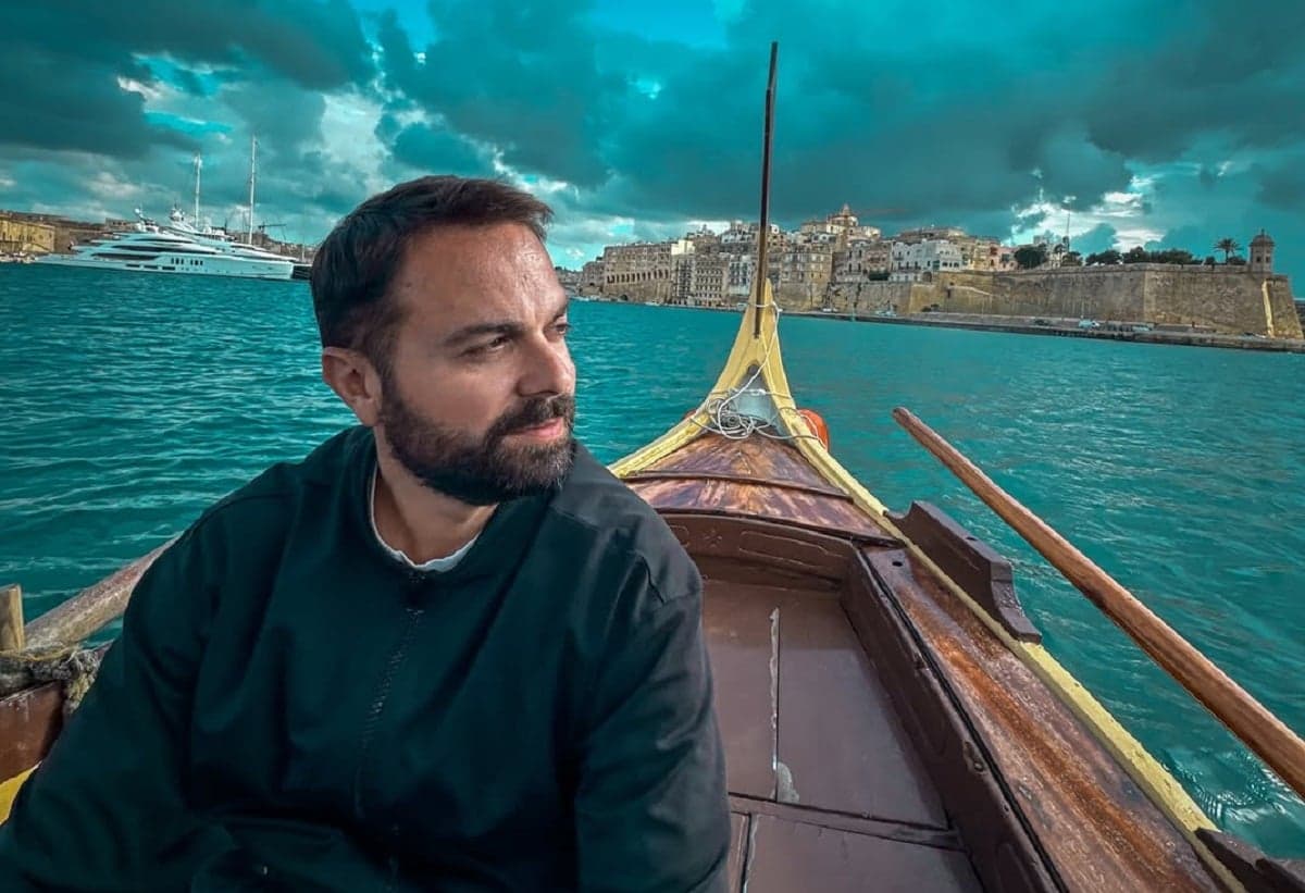 Ηλίας Βρεττός: Γιατί δεν μιλά για το ξυλοδαρμό στην Κύπρο