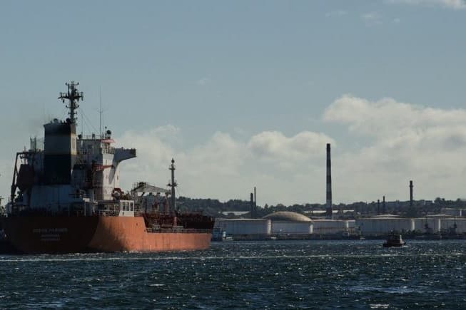 ΗΠΑ επιτρέπουν πώληση ρωσικού πετρελαίου για έναν μήνα