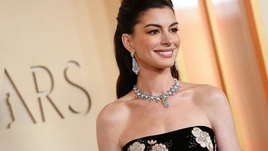 Το beauty trick της Αν Χάθαγουεϊ για lifting βλέμμα