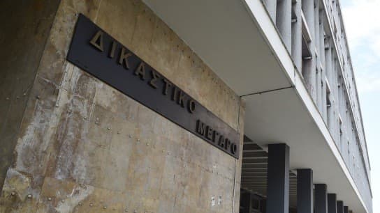 Αθώα η 77χρονη για ξυλοδαρμό του συζύγου της