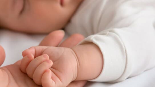 Κακοποίηση βρέφους Πάτρα: Είχε εξαφανιστεί η μητέρα του