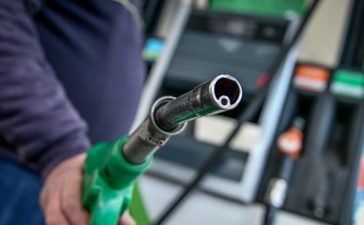Τιμές καυσίμων: Πάνω από 2 ευρώ το λίτρο στην Ελλάδα