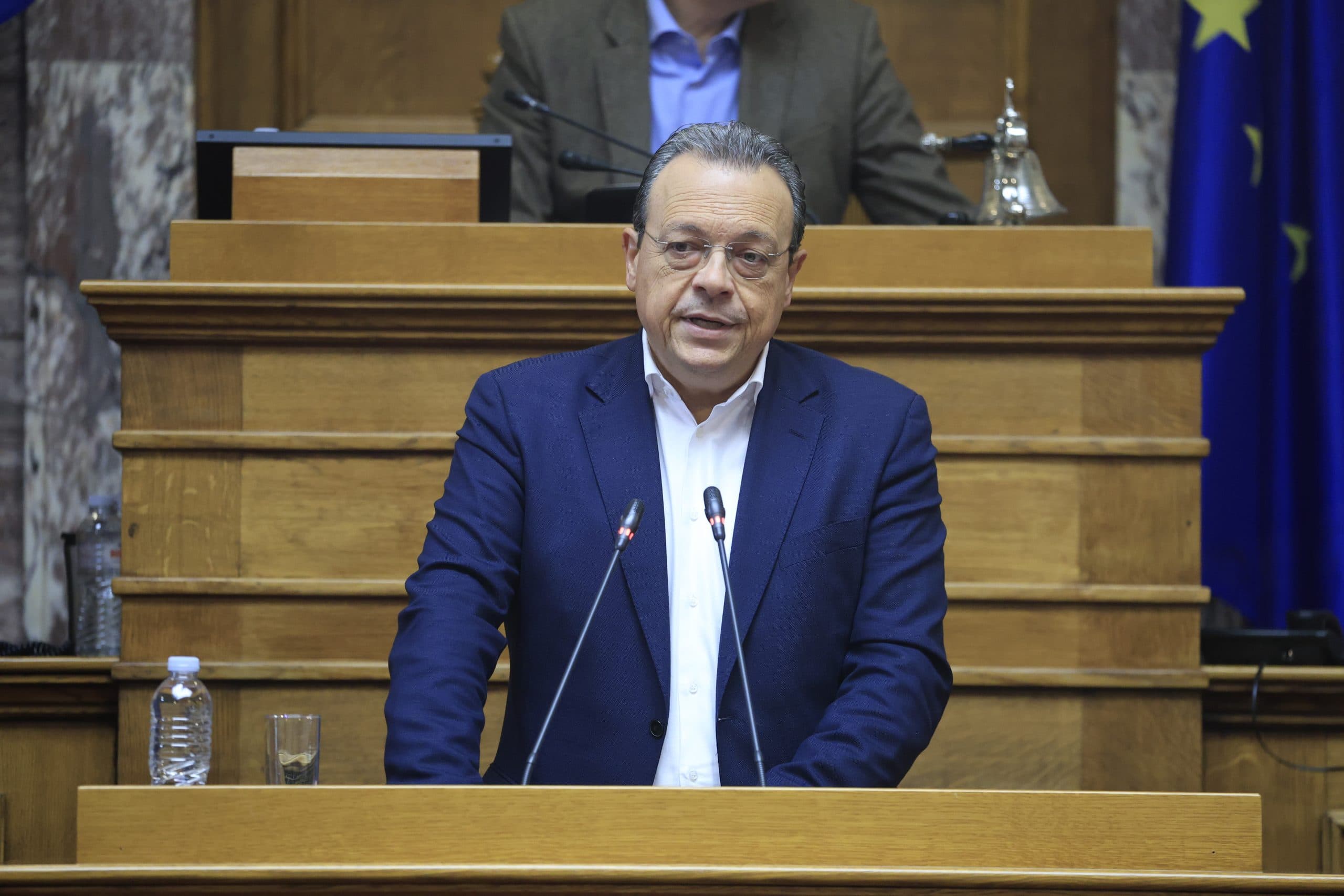 Φάμελλος: Μετωπική επίθεση στην κυβέρνηση για μισθούς