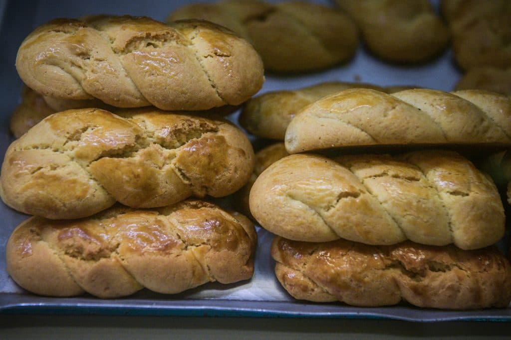 Αργυρώ Μπαρμπαρίγου: Συνταγή για πασχαλινά τσουρέκια