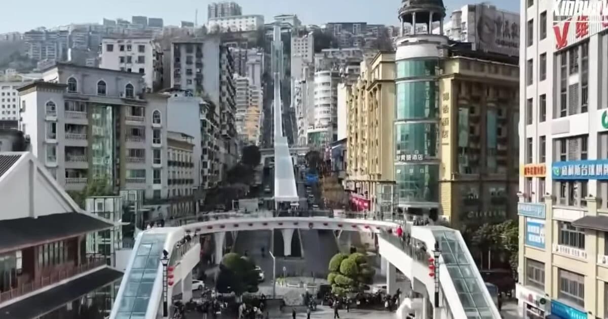 Η Κίνα κατασκευάζει το μεγαλύτερο κυλιόμενο σκαλοπάτι στον κόσμο