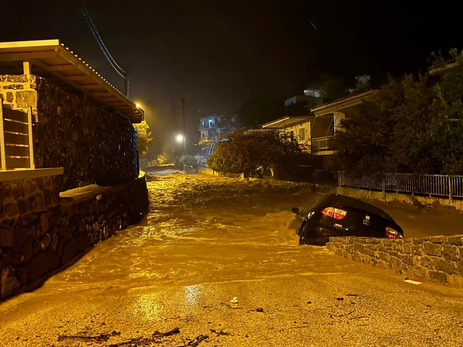 Κακοκαιρία Erminio: 133 κλήσεις στην Αττική, γέφυρα έπεσε στον Πόρο