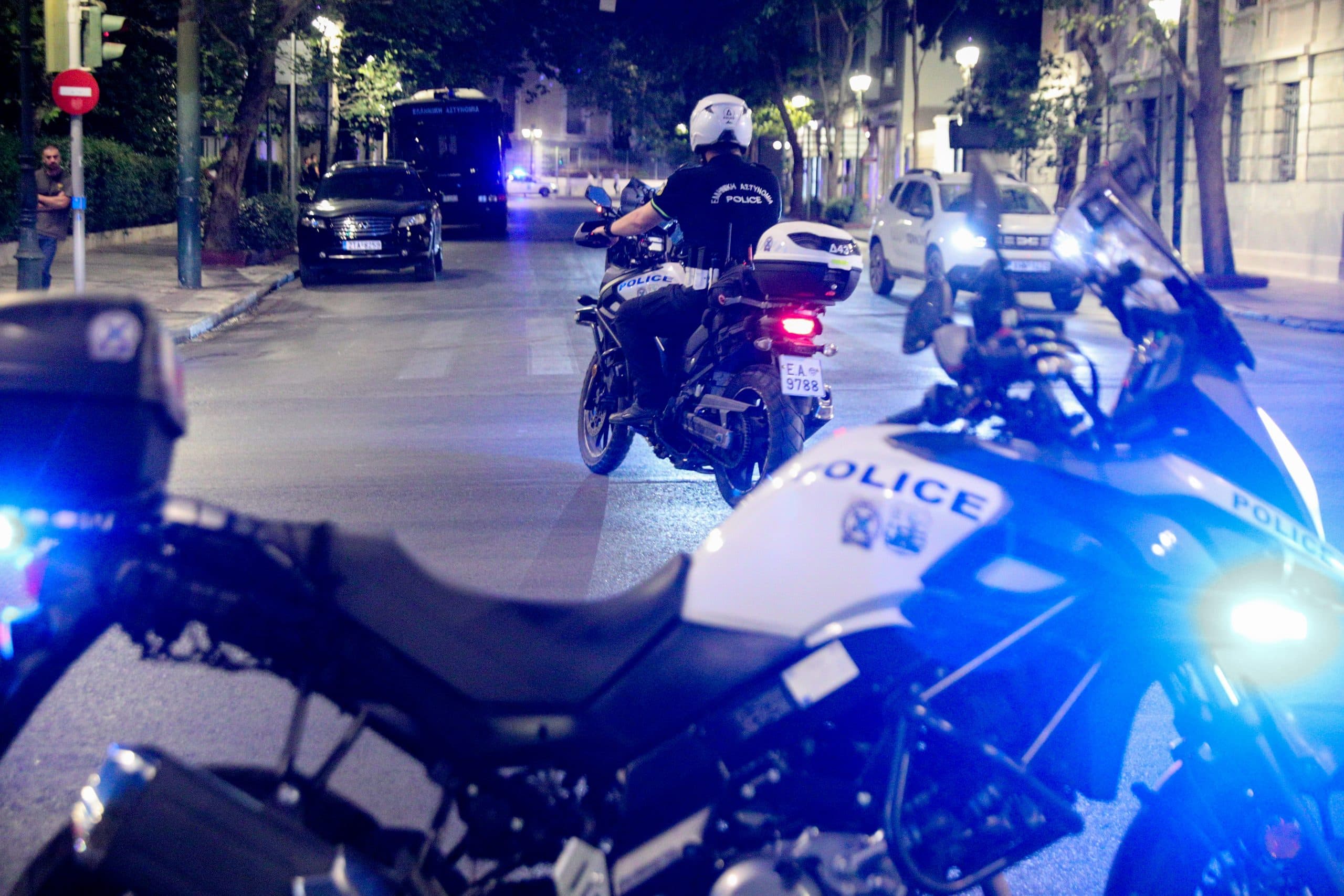 Καταδίωξη διαρρηκτών με πυροβολισμούς στη Βάρη – Τρεις αναζητούνται