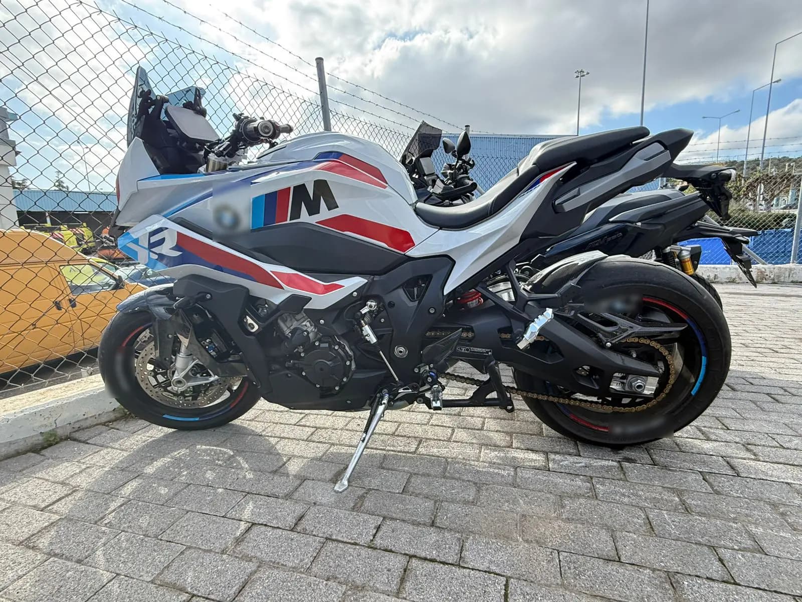 Σούζες με μοτοσυκλέτες: Συνελήφθησαν δύο νεαροί στον Πειραιά