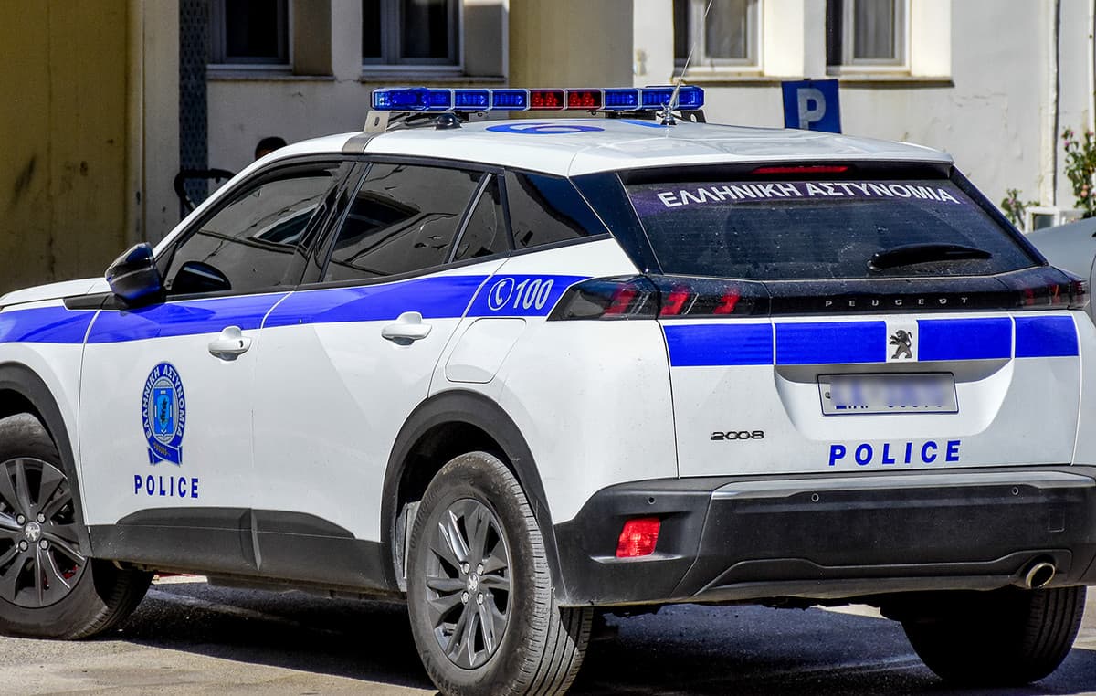 Τροχαίο στην Πάτρα: Οικογένεια εγκλωβίστηκε σε τζιπ μετά από παραβίαση στοπ