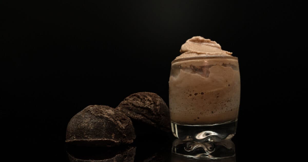 Σοκολατένια γρανίτα με ρούμι: Η συνταγή που κλέβει την παράσταση