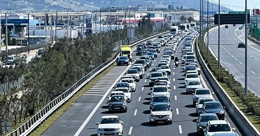 Καραμπόλα πέντε οχημάτων στην Αττική Οδό με τραυματίες