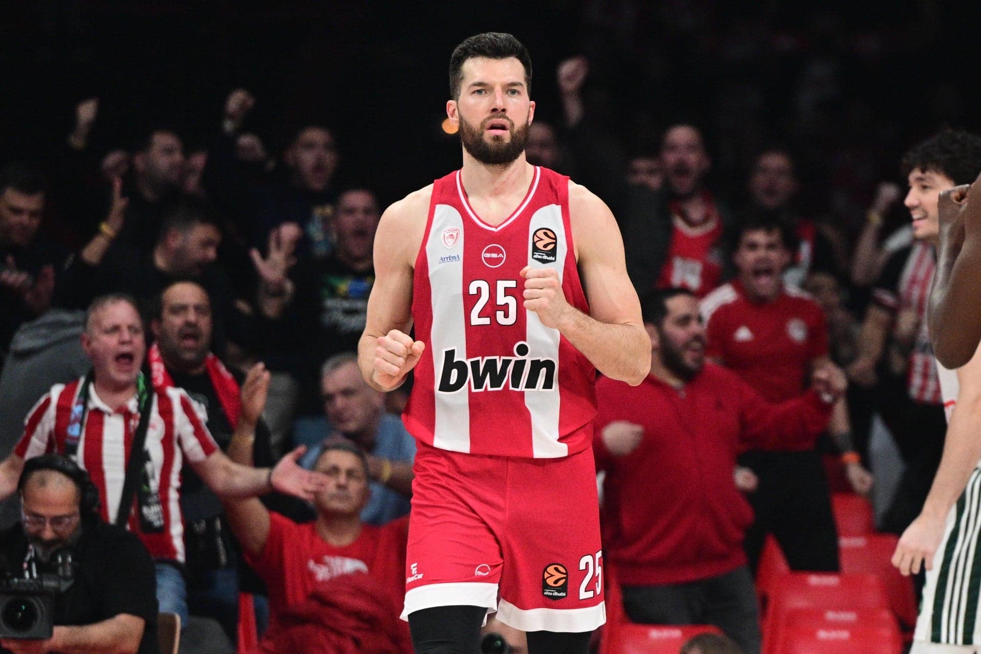 Άλεκ Πίτερς Αρμάνι: Κοντά στη μεταγραφή από τον Ολυμπιακό