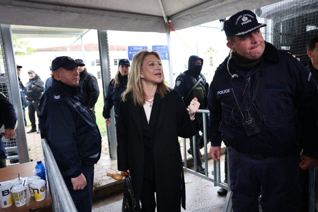 Δίκη Τεμπών: Οργή συγγενών για τις συνθήκες στο Γαιόπολις