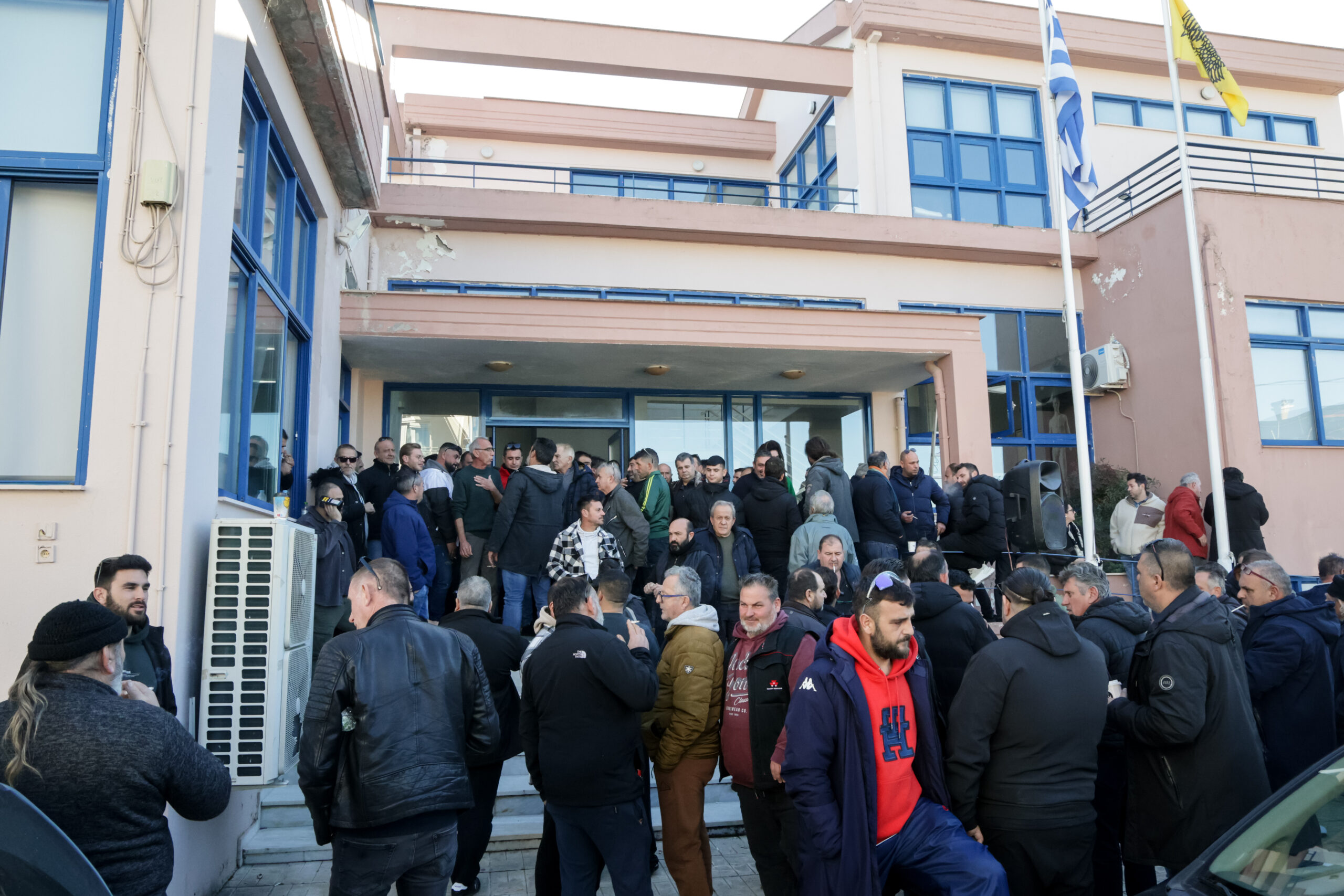 news 6967ad3d8b47e - Αγρότες: Άνοιξαν οι δρόμοι και δέχονται διάλογο με Μητσοτάκη - Κατάργηση ΑΤΑΚ για μικρά αγροτεμάχια