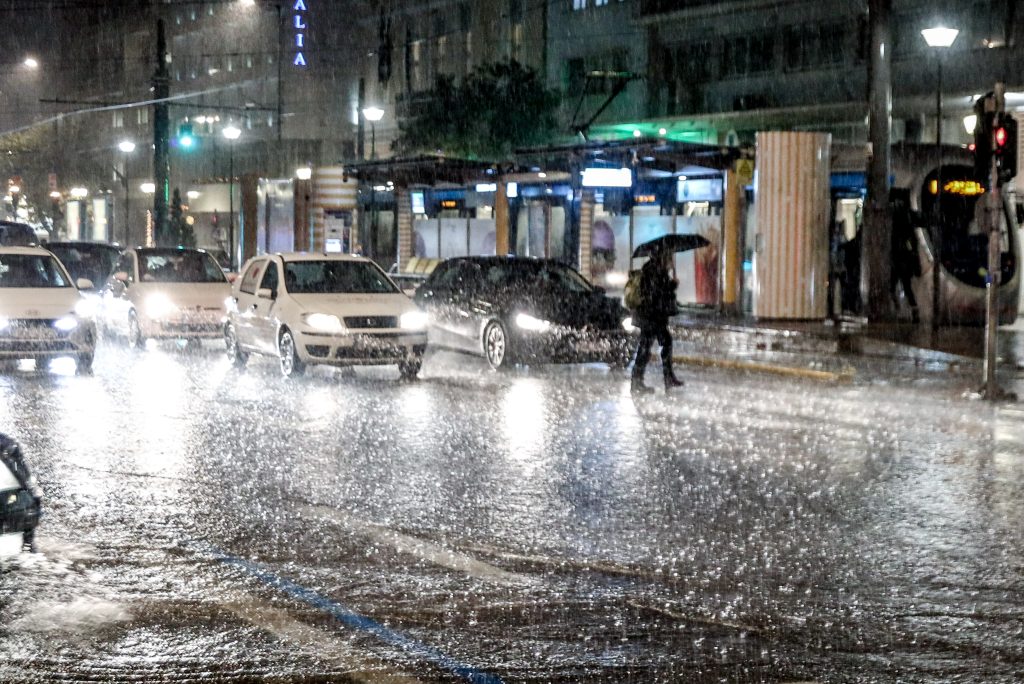 news 6970ce124f016 - Κόκκινος συναγερμός για την κακοκαιρία: «Καθίστε στο έδαφος χωρίς να ξαπλώσετε» - Νέες οδηγίες για κεραυνούς