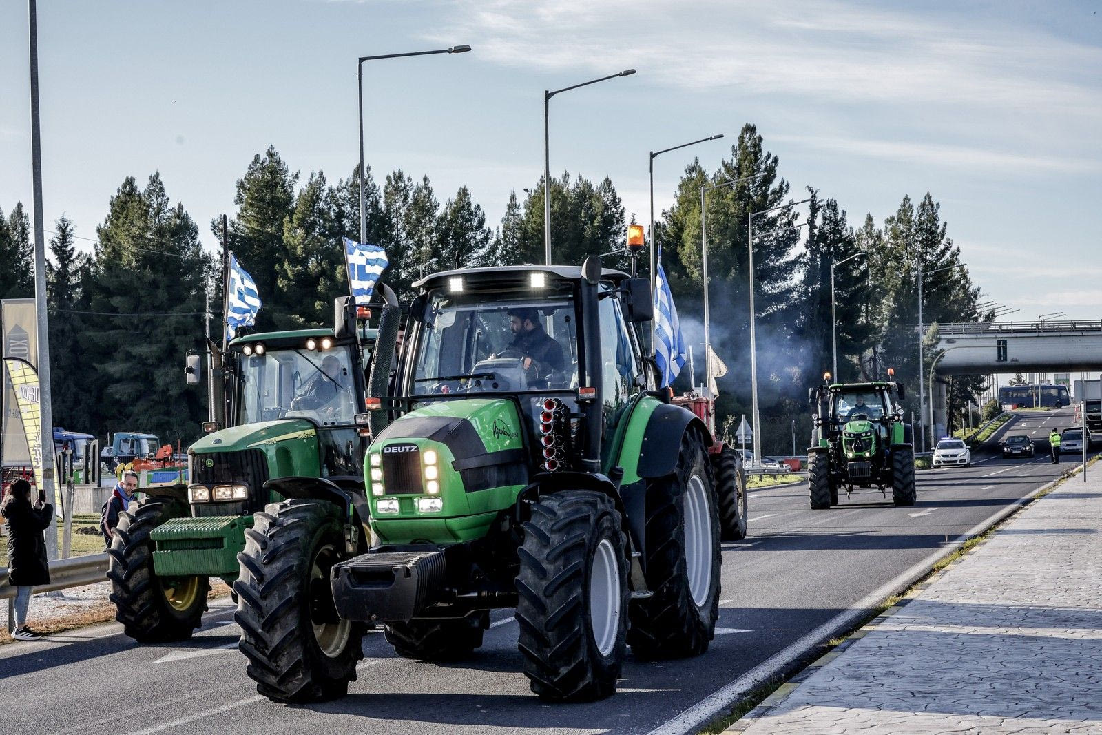 news 69737f1bea355 - Υποχωρούν τα αγροτικά μπλόκα - Επιστροφή στην κανονικότητα με ανοιχτά μέτωπα