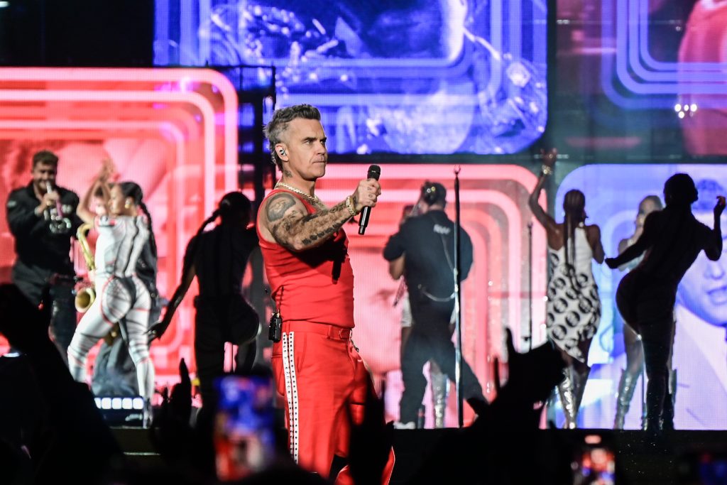 news 6973e18795a5f - Ρόμπι Γουίλιαμς: Ξεπέρασε τους Beatles στα βρετανικά τσαρτ