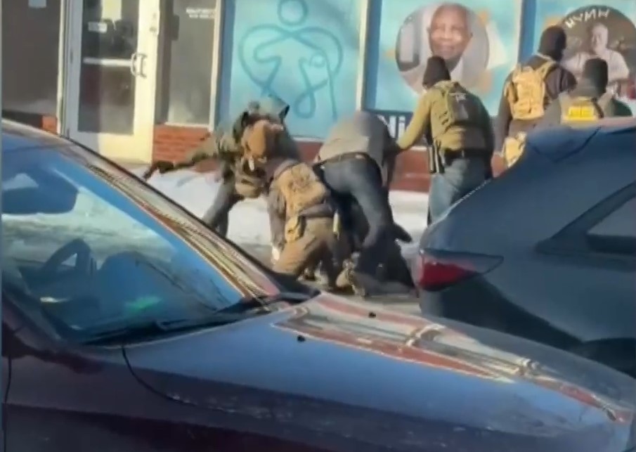 news 697501d370ffe - Νέο αιματηρό επεισόδιο στη Μινεάπολη: Πράκτορες της ICE σκότωσαν άλλον έναν άνθρωπο