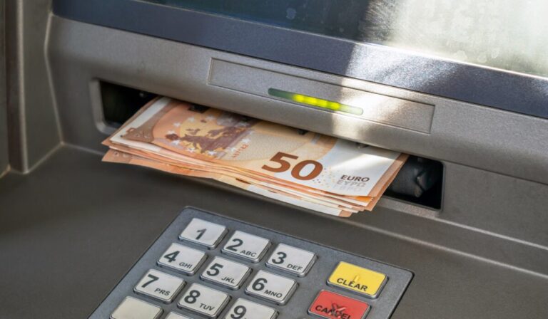 news 6975c6ac046f5 - Αυξήσεις μισθών για ένα εκατομμύριο εργαζομένους: Μέχρι 433 ευρώ μηνιαίως επιπλέον για πολύτεκνες οικογένειες