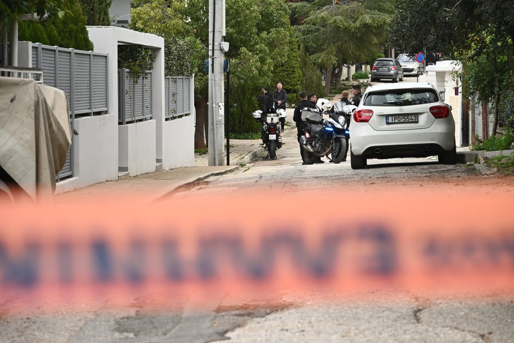 news 6976141194e6a - Νέα οικογενειακή τραγωδία στη Γλυφάδα: Πατροκτόνος απειλεί να σκοτώσει και τα αδέλφια του