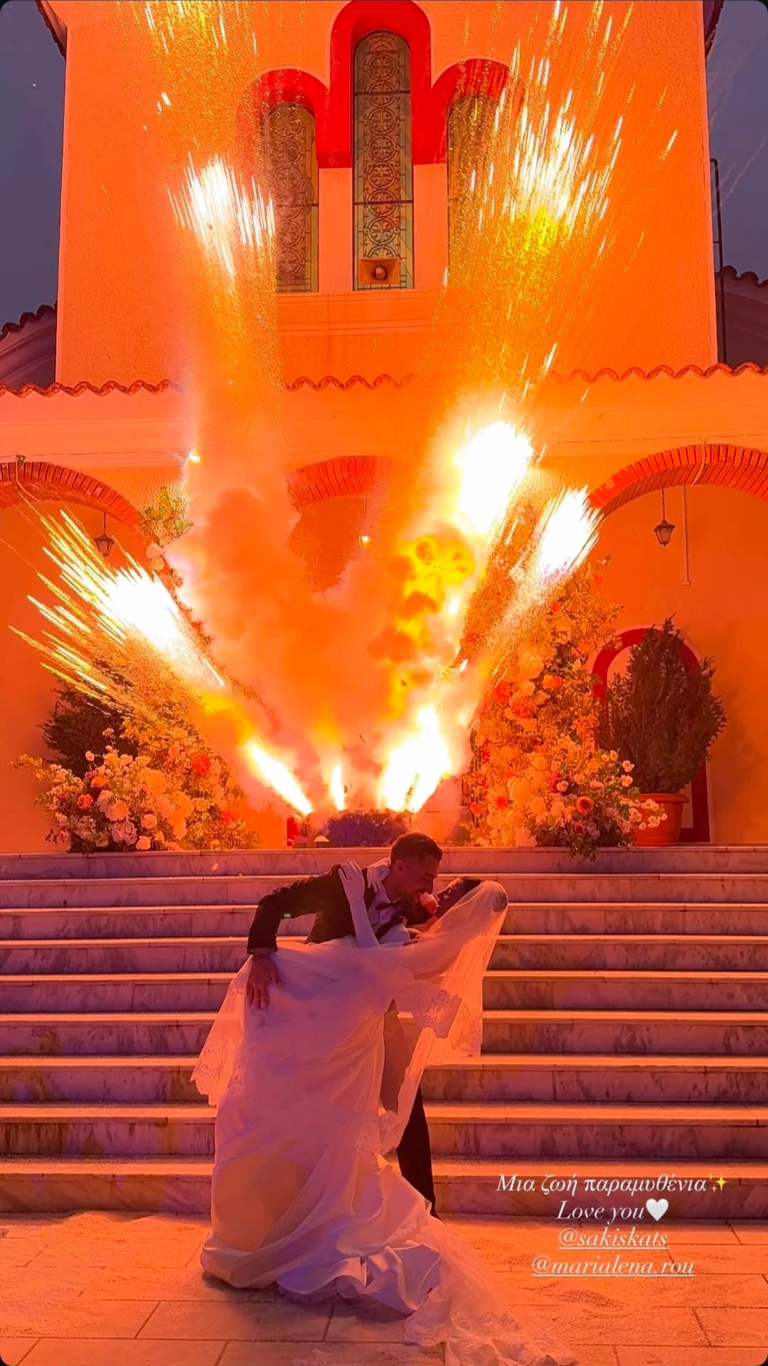 news 69764c5a403ee - Ο γάμος που όλοι περίμεναν: Σάκης Κατσούλης και Μαριαλένα Ρουμελιώτη παντρεύτηκαν