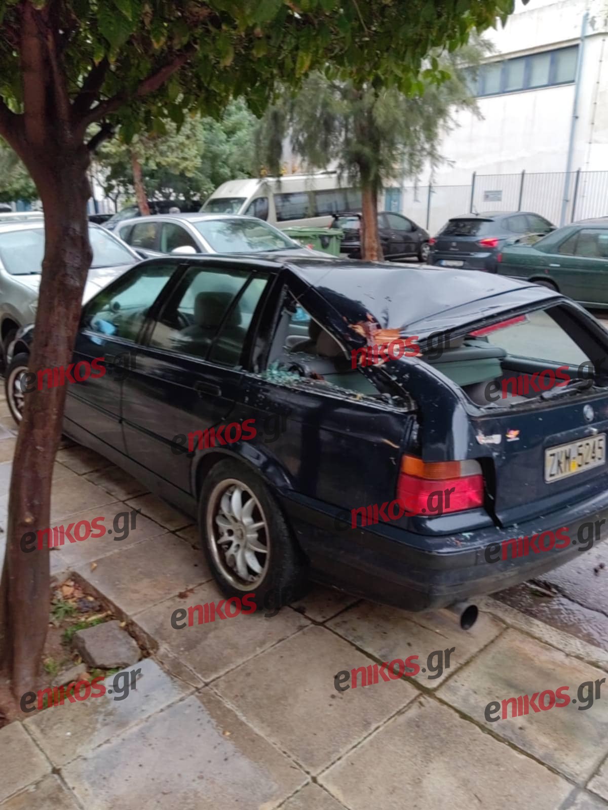 news 69776c91f237e - Θυελλώδεις άνεμοι στην Αργυρούπολη: Δέντρο καταπλάκωσε αυτοκίνητο