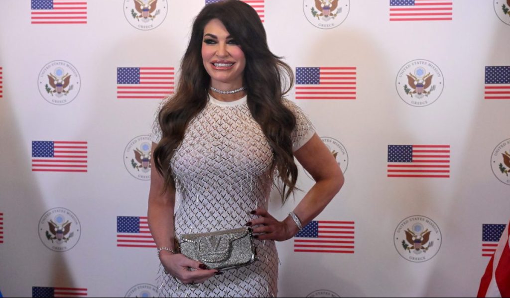 news 697fc5ff16264 - Γκίλφοϊλ: «Γνωρίζω ότι ο Τραμπ θα έρθει στην Ελλάδα» - Λαμπερή πρεμιέρα για το ντοκιμαντέρ της Μελάνια