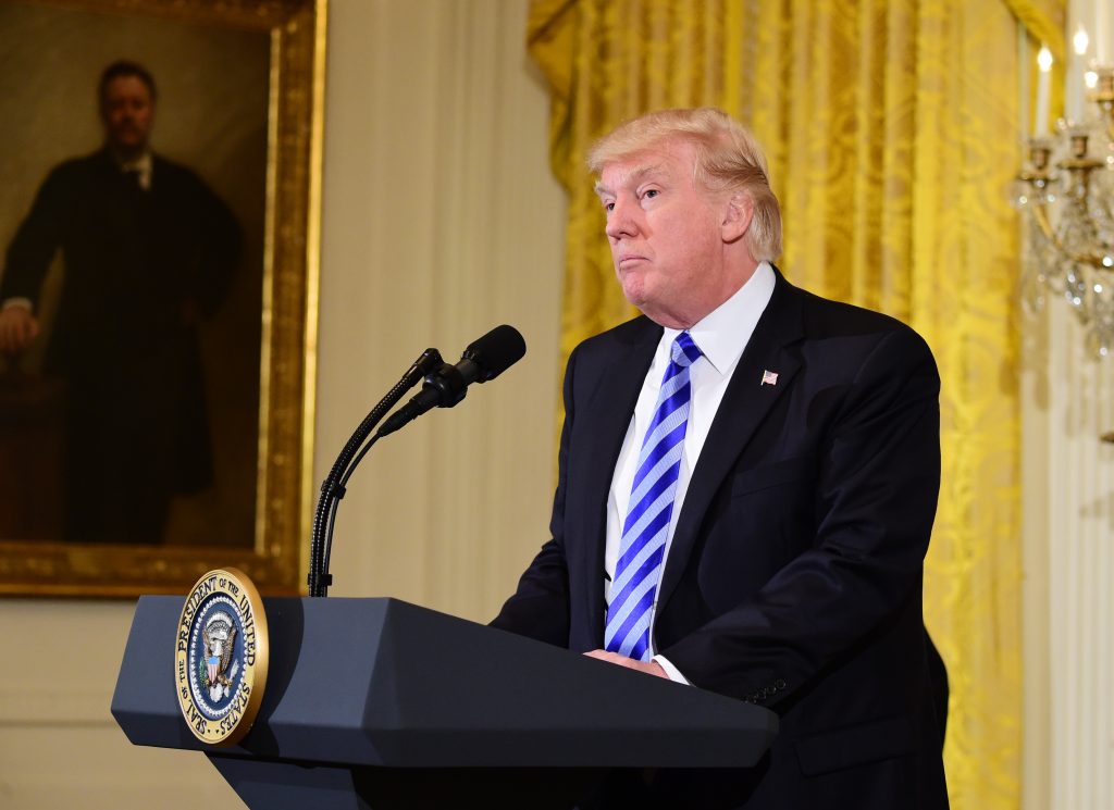 news 69827e33a92c5 - Τέλος στη δημοσιονομική παράλυση των ΗΠΑ - Ο Τραμπ υπέγραψε το νομοσχέδιο