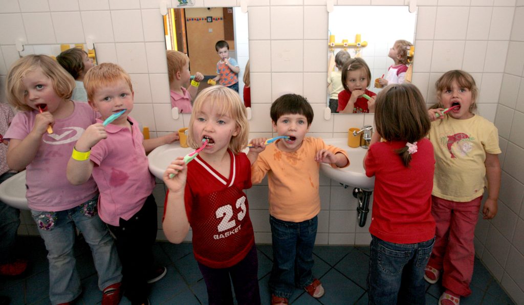 news 6982d9e08bdc4 - FAFO γονεϊκότητα: Η νέα τάση που διχάζει τους ειδικούς