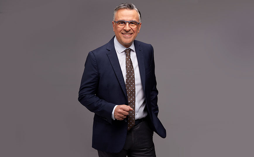 Γιώργος Κουβαράς παρουσιαστής Παρέα ΕΡΤ