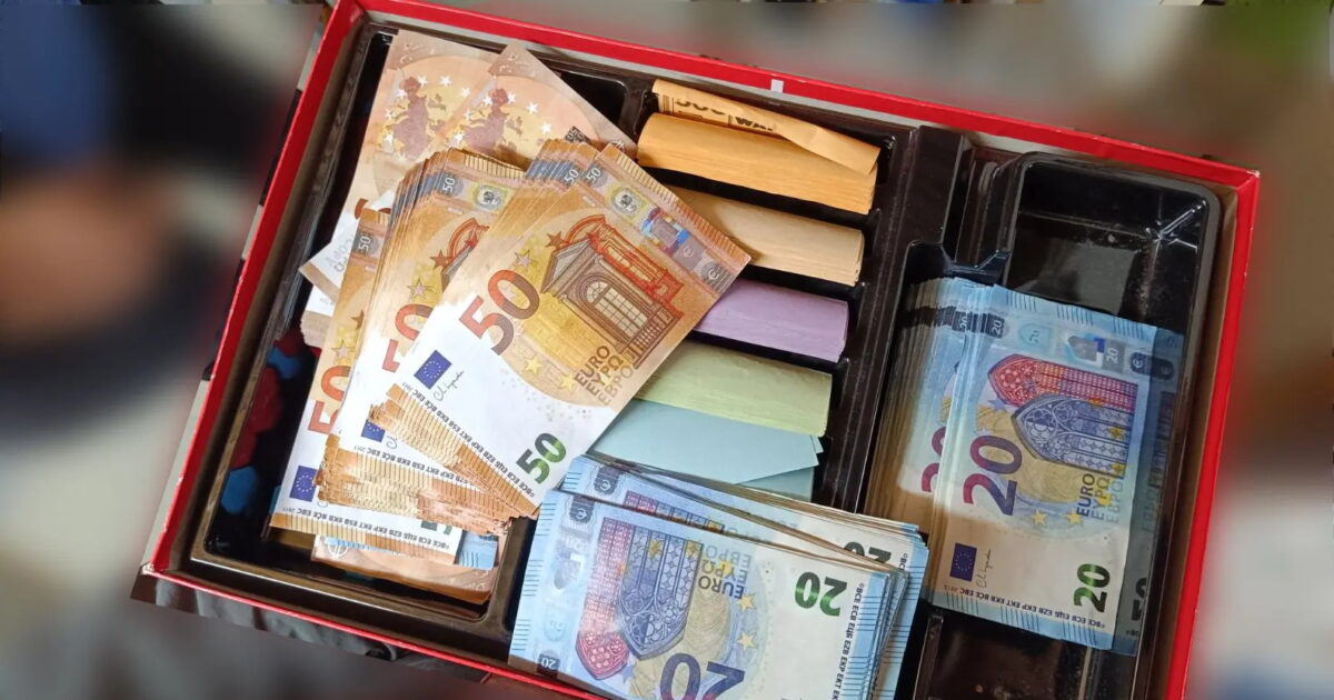 0cea72b2f401 - Κατερίνη: Ανήλικος συνελήφθη με 32.200 ευρώ πλαστά χαρτονομίσματα και κλώνους καρτών ΑΤΜ