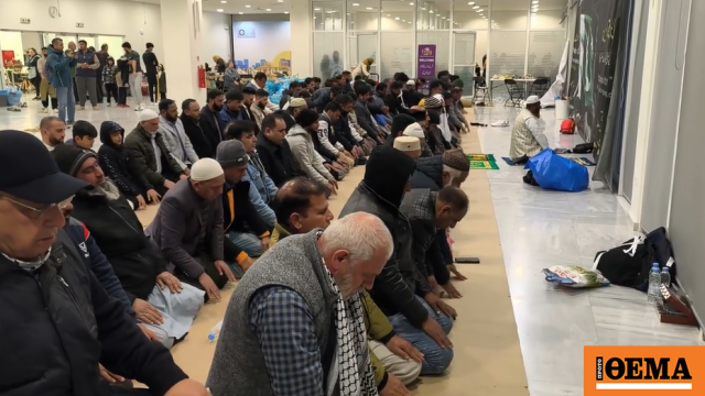 Ιφτάρ στην Πειραιώς με μουσουλμάνους πιστούς