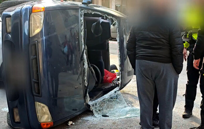 τροχαίο ατύχημα ανατροπή αυτοκινήτου Κυψέλη οδός Μεγίστης