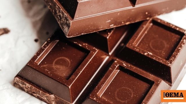 Σοκολάτες σε κλειδωμένα κουτιά ασφαλείας σούπερ μάρκετ Βρετανία