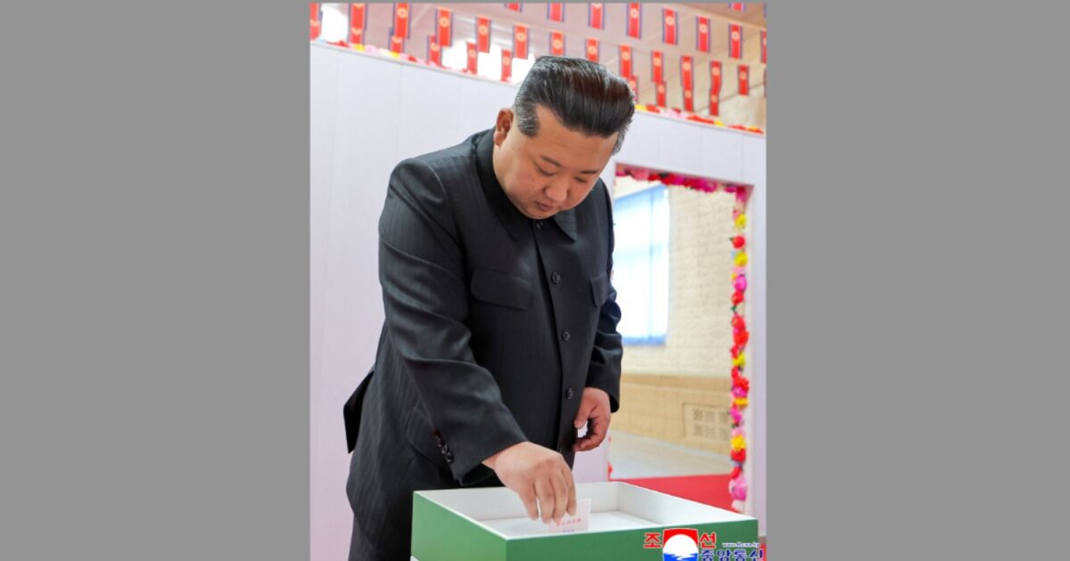 Κιμ Γιονγκ Ουν ψηφίζει στις εκλογές Βόρεια Κορέα