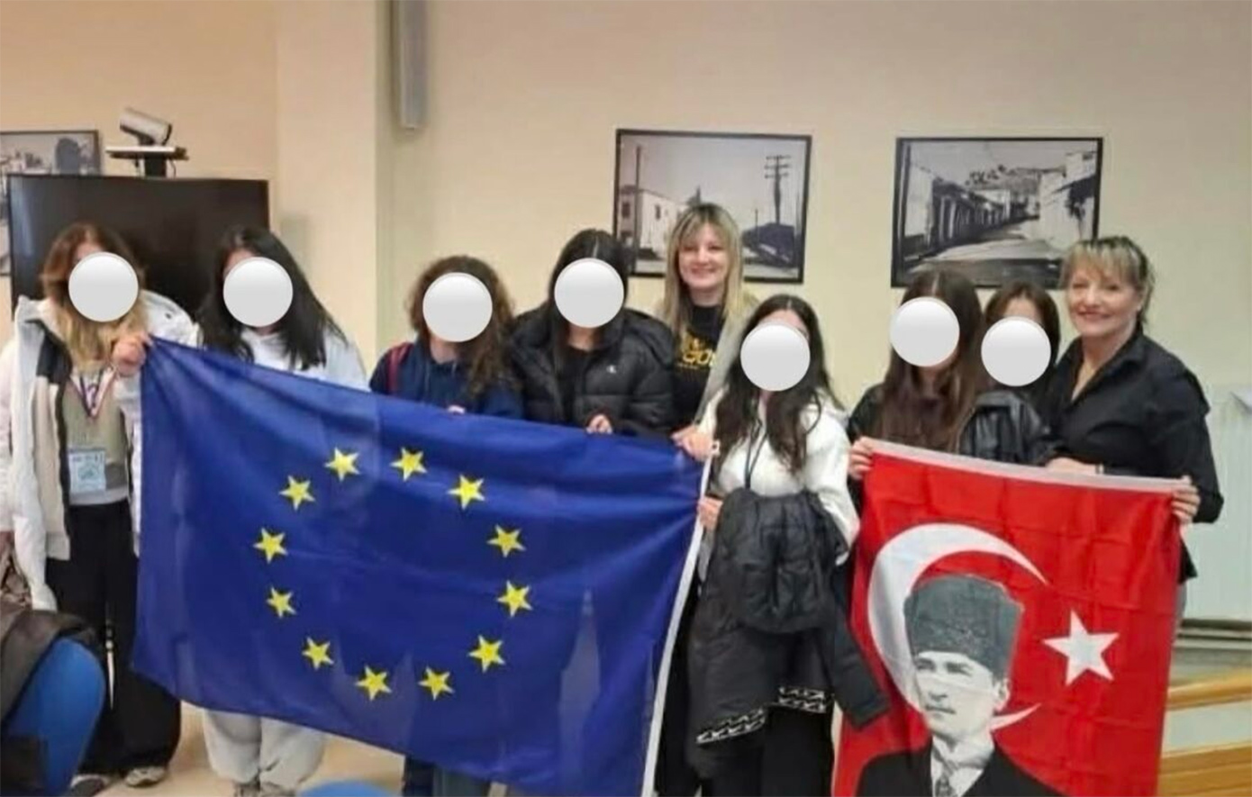 σημαία Ατατούρκ δημαρχείο Ελασσόνα