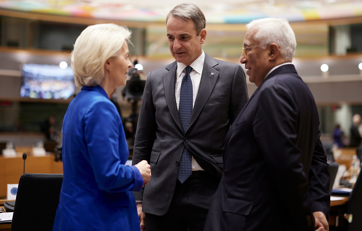 Μέτρα στήριξης για καύσιμα και ρεύμα ετοιμάζει η κυβέρνηση Μέτρα στήριξης για καύσιμα και ενέργεια