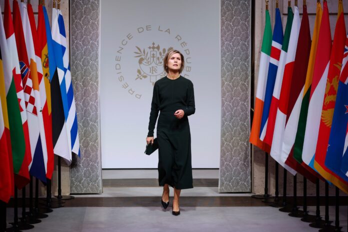 Η σημαία της Ισλανδίας και της ΕΕ - δημοψήφισμα για ένταξη