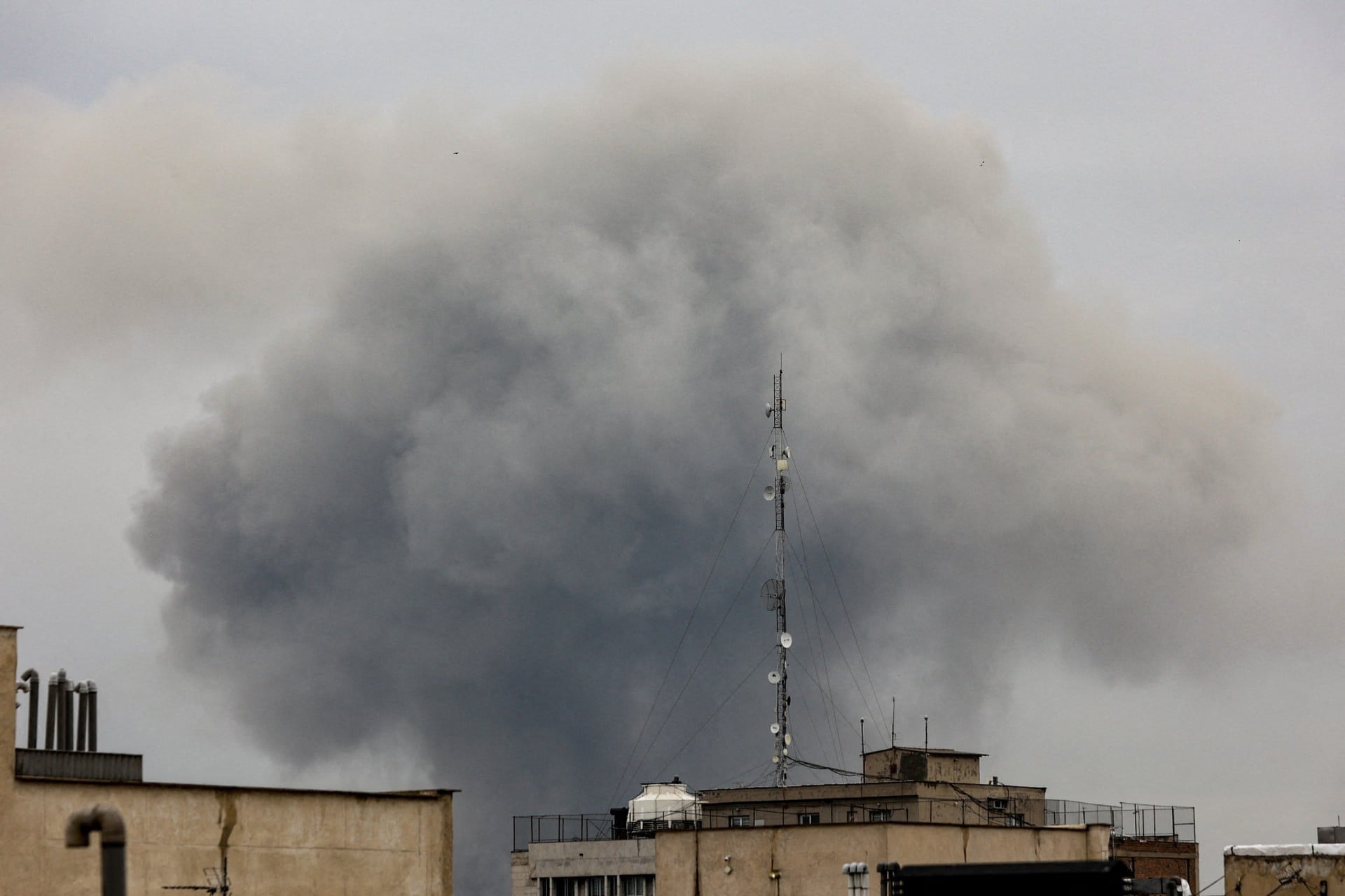 Πύραυλοι Ιράν Ευρώπη: Βερολίνο, Παρίσι στο στόχαστρο Πύραυλοι Ιράν απειλούν Ευρώπη Βερολίνο Παρίσι