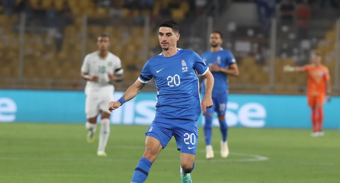 Πέτρος Μάνταλος με φανέλα Εθνικής Ελλάδας