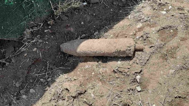 Οβίδα Β' Παγκοσμίου Πολέμου Πεύκη οδός Δημοκρατίας