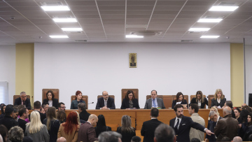 Δίκη Τεμπών δικαστική αίθουσα συνωστισμός