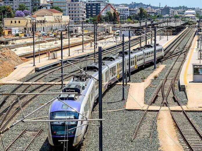 πυρκαγιά σιδηροδρομική γραμμή Άγιοι Ανάργυροι Αθήνα