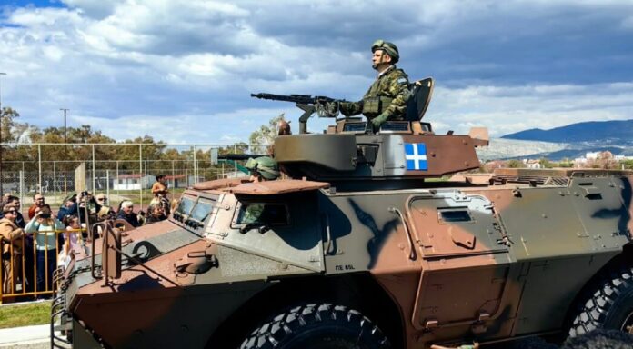 παρέλαση Μεσολόγγι επίδειξη F-16 Ζευς 25η Μαρτίου