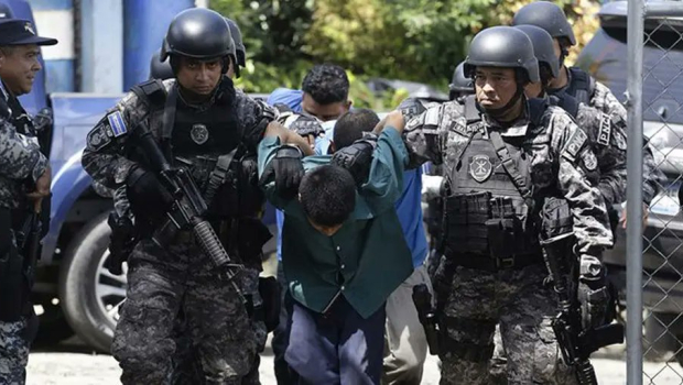 Πρόεδρος Ελ Σαλβαδόρ Ναγίμπ Μπουκέλε κατάσταση έκτακτης ανάγκης