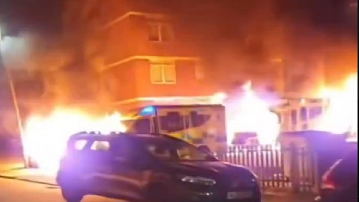 εμπρηστική επίθεση ασθενοφόρα Λονδίνο Γκόλντερς Γκριν