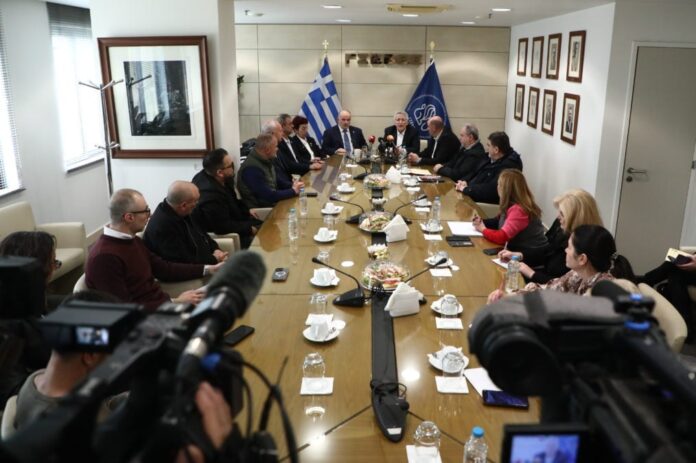 υπογραφή συλλογικής σύμβασης εργασίας στον επισιτισμό