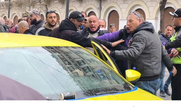 Απεργία ταξί στο Σύνταγμα με επεισόδια
