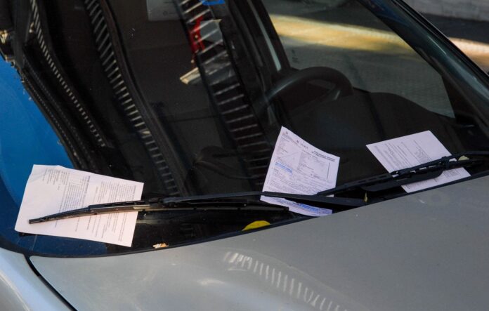 Πρόστιμα παράνομο παρκάρισμα κάδους Θεσσαλονίκη